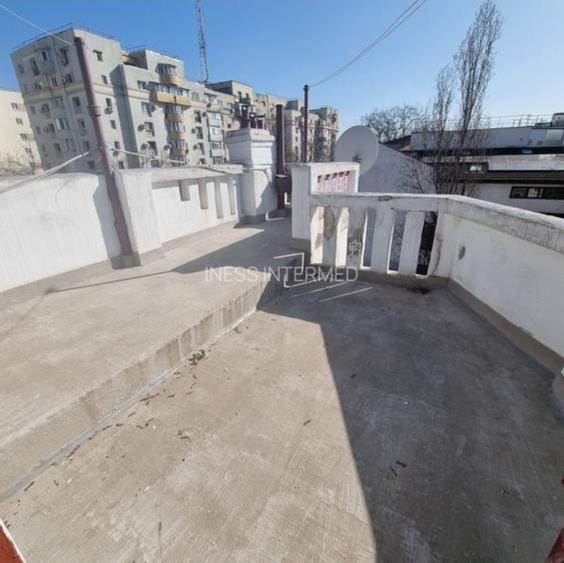 Casă cu 4 camere în Barbu Văcărescu
