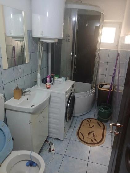 Apartament cu 3 camere decomandat în Grădiștea