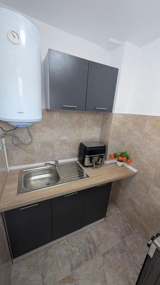 Vand apartment in orasul Marasesti la etajul 1 - 2
