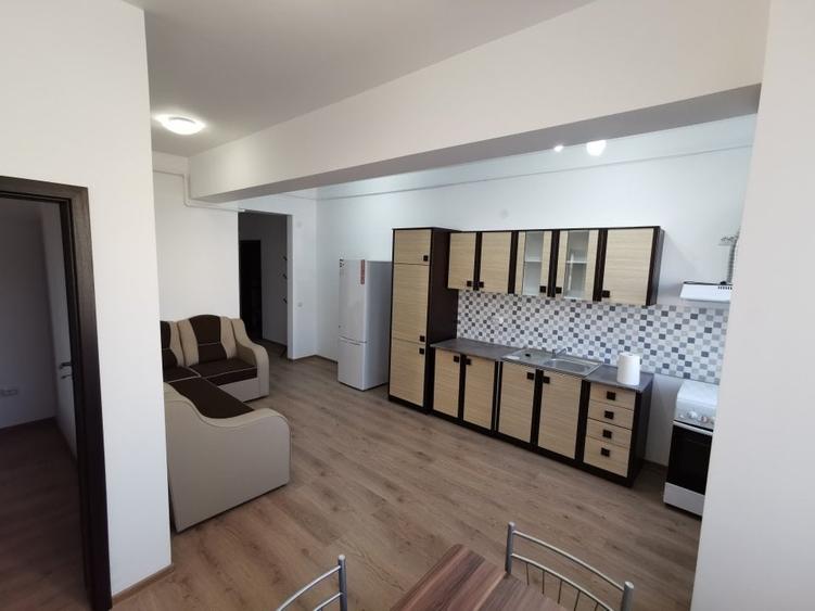Apartament cu 3 camere semidecomandat în Păcurari