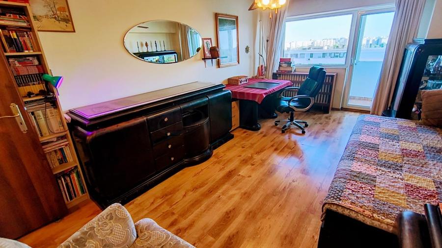 Apartament cu 4 camere decomandat, mobilat în Ștefan cel Mare