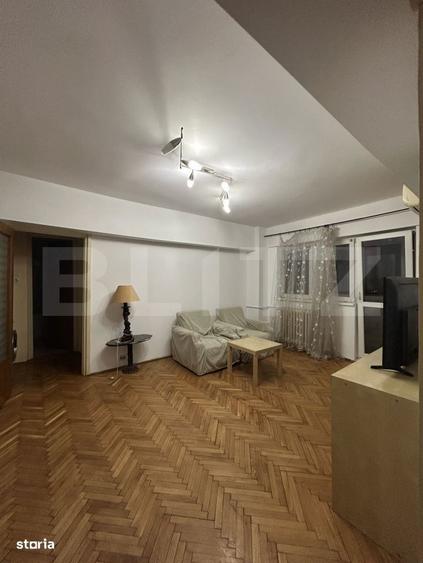 Apartament cu 3 camere semidecomandat în 1 Mai