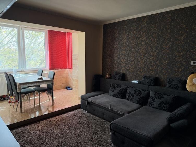 Apartament cu 2 camere decomandat în 14 Mai