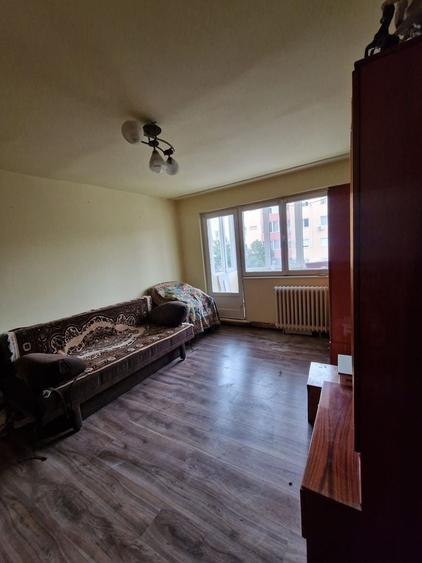 Apartament cu 3 camere semidecomandat, mobilat în Șagului