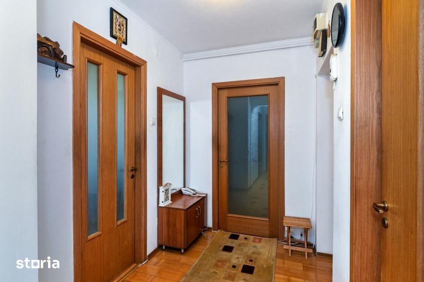 Apartament cu 3 camere decomandat, mobilat în Calea București