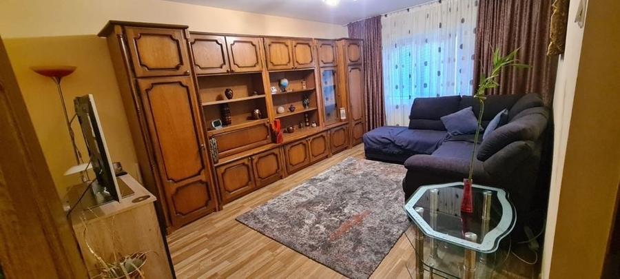 Apartament cu 3 camere decomandat în 1 Mai