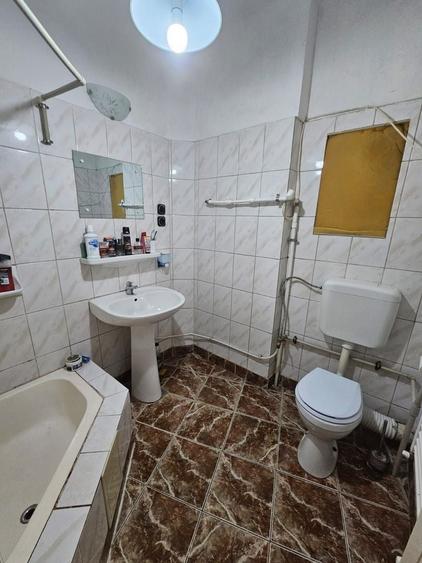 Casă individuală cu 5 camere cu Canalizare în Cotroceni