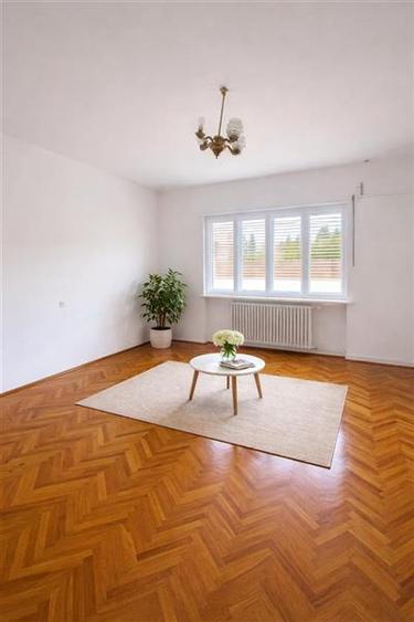 Casă individuală cu 3 camere cu Teren 680 Mp în Toplița