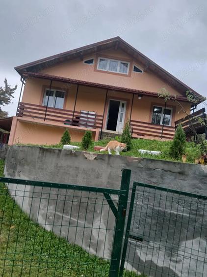 Casă cu 4 camere în Buhalnița