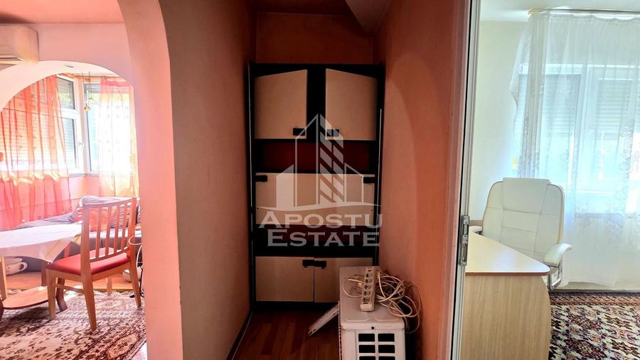 Apartament cu 3 camere semidecomandat, mobilat în Dacia