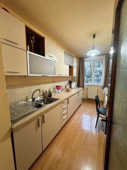 Apartament cu 3 camere decomandat, mobilat în Decebal