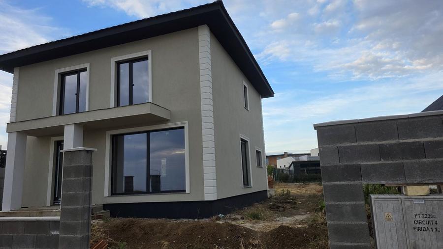 Casă cu 4 camere în Giarmata
