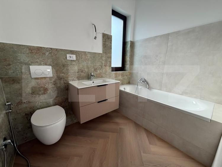 Casă individuală cu 4 camere cu Canalizare în Hlincea
