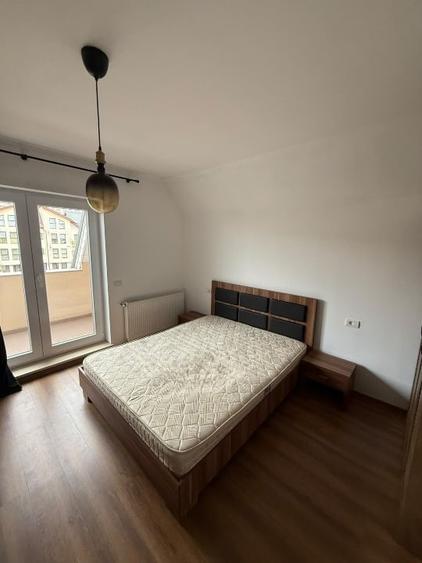 Apartament cu 2 camere decomandat, mobilat în Tractorul