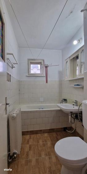 Apartament cu 3 camere semidecomandat în Central
