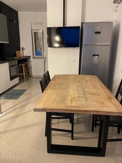 Apartament cu 4 camere decomandat, mobilat în Polonă