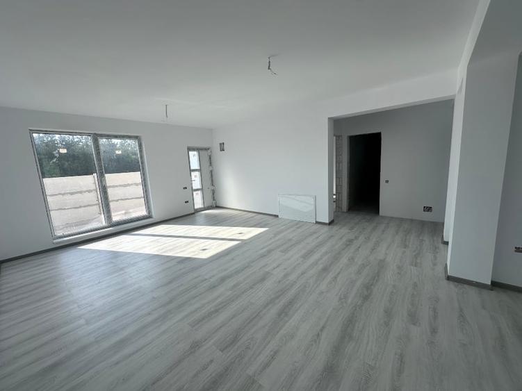 Casă individuală cu 3 camere cu Canalizare în Joița