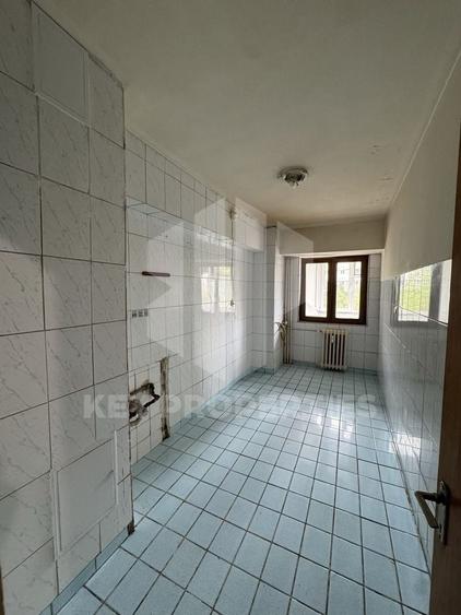 Apartament cu 4 camere decomandat în Pantelimon