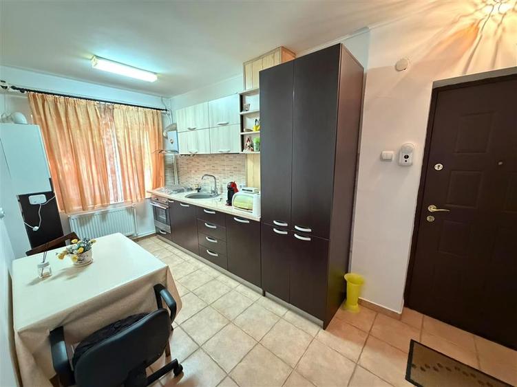 Apartament cu 2 camere semidecomandat, mobilat în Gară