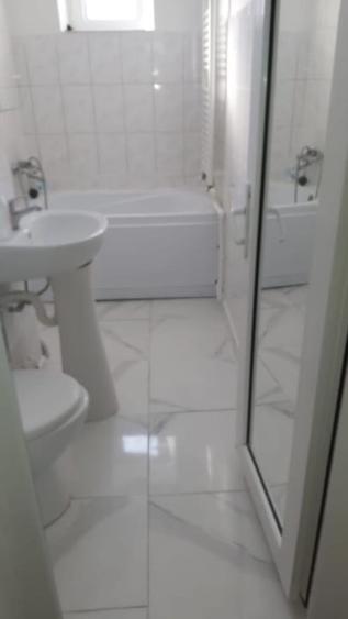 Apartament cu 3 camere decomandat, mobilat în Tomis Nord