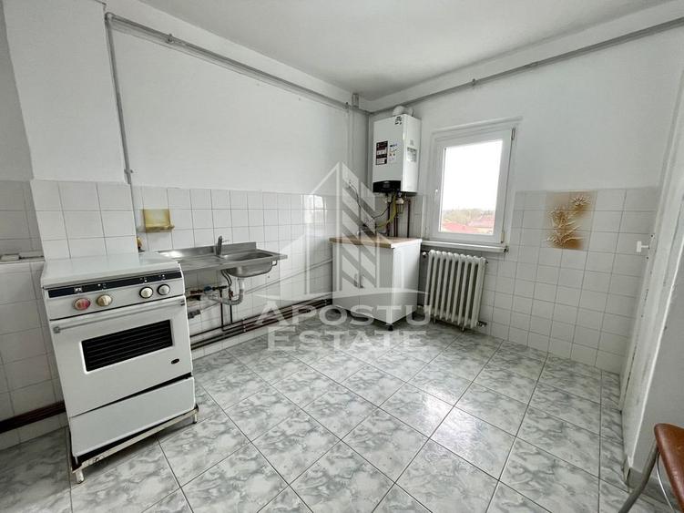 Apartament cu 3 camere decomandat în Buziașului