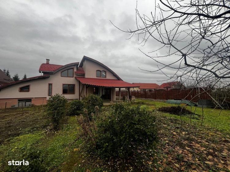 Casă cu 4 camere în Lăpuș