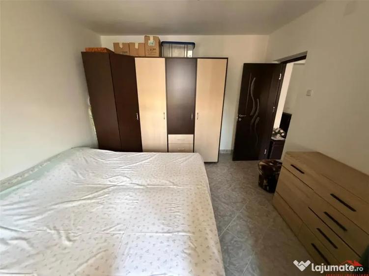 Apartament cu 3 camere decomandat în Sud