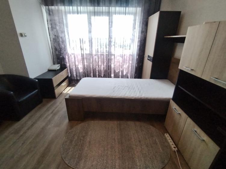 Garsonieră decomandată în Central