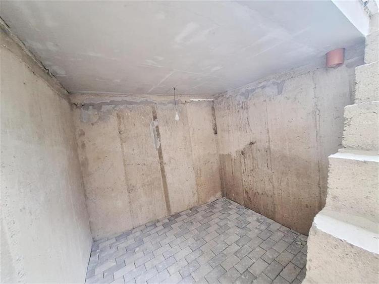 Casă cu 3 camere cu Teren 325 Mp în 9 Mai