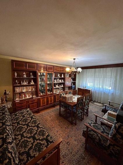 Apartament cu 3 camere decomandat în Rovine