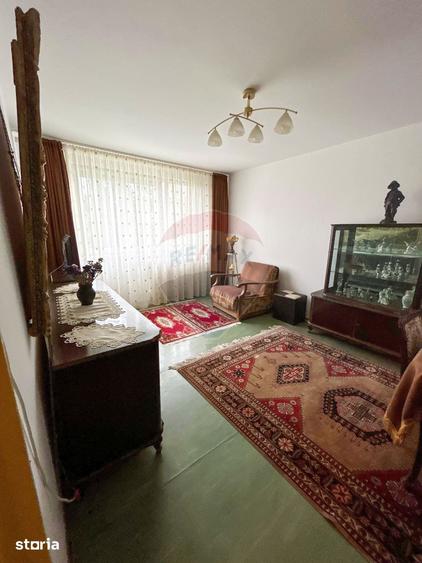 Apartament cu 4 camere decomandat în Titan