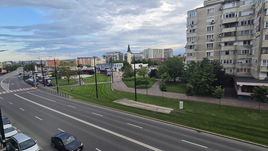 Apartament cu 3 camere decomandat în Nufărul