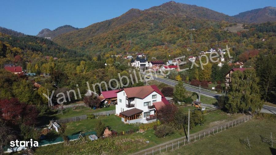 Casă cu 7 camere cu Teren 1500 Mp în Arefu