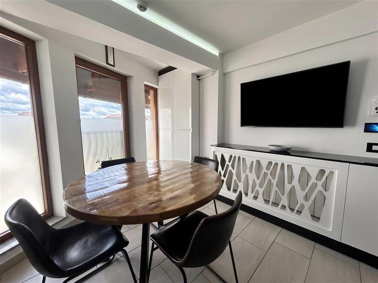 Apartament cu 3 camere decomandat, mobilat în George Enescu