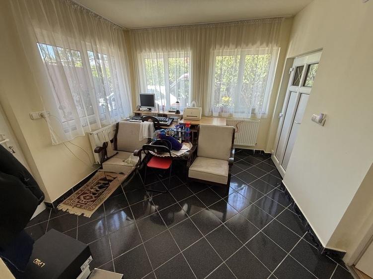 Casă cu 4 camere în Careiului