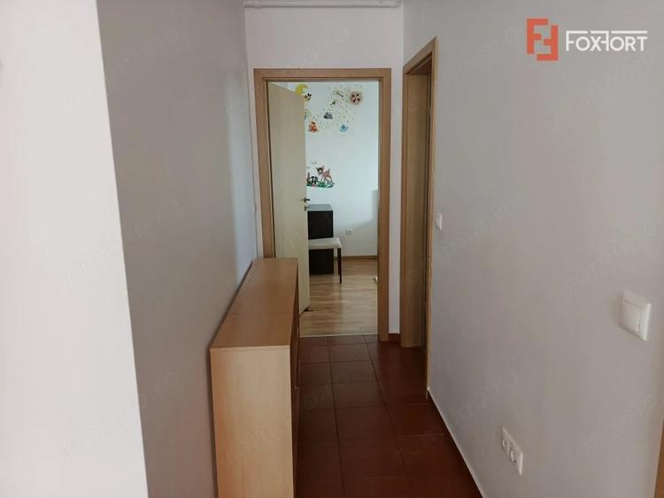 Apartament cu 3 camere semidecomandat în Aradului