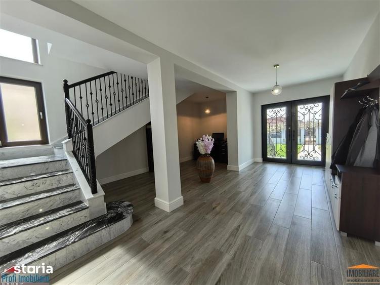 Casă cu 6 camere cu Teren 1523 Mp în Livada