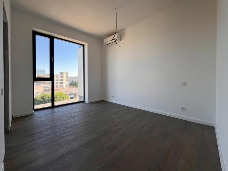 Penthouse cu 2 camere decomandat în Timpuri Noi