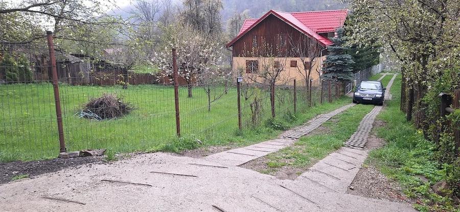 Casă cu Teren 460 Mp în Posada
