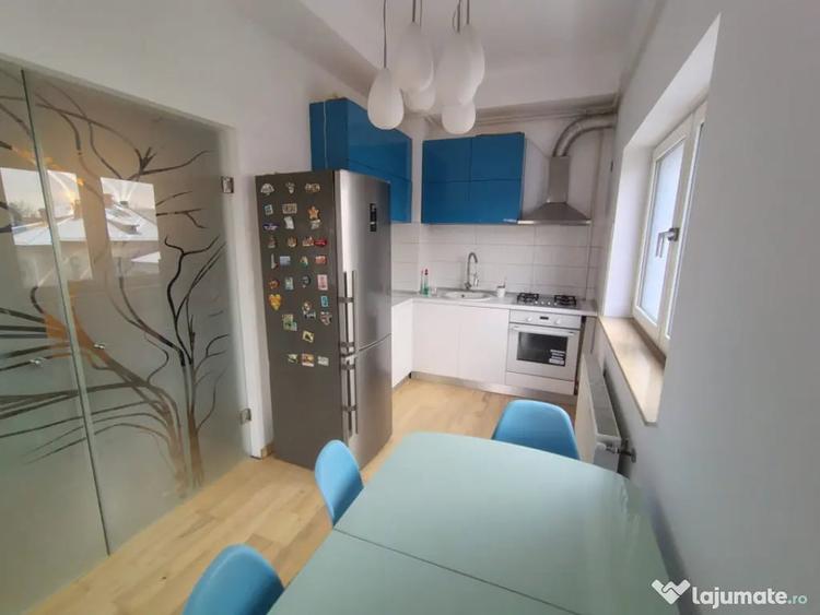 Apartament cu 3 camere semidecomandat, mobilat în Ultracentral