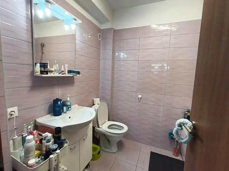 Apartament cu 3 camere decomandat, mobilat în Fundeni