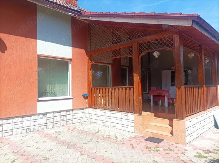 Casă cu 5 camere cu Teren 1500 Mp în Central
