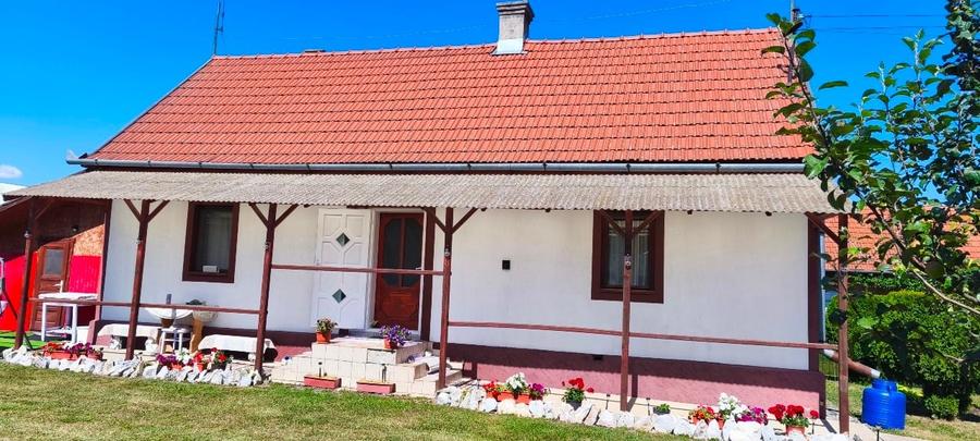 Casă individuală cu 2 camere cu Canalizare în Suseni