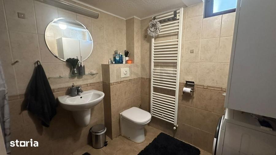 Casă cu 5 camere cu Teren 185 Mp în Vatra Luminoasă