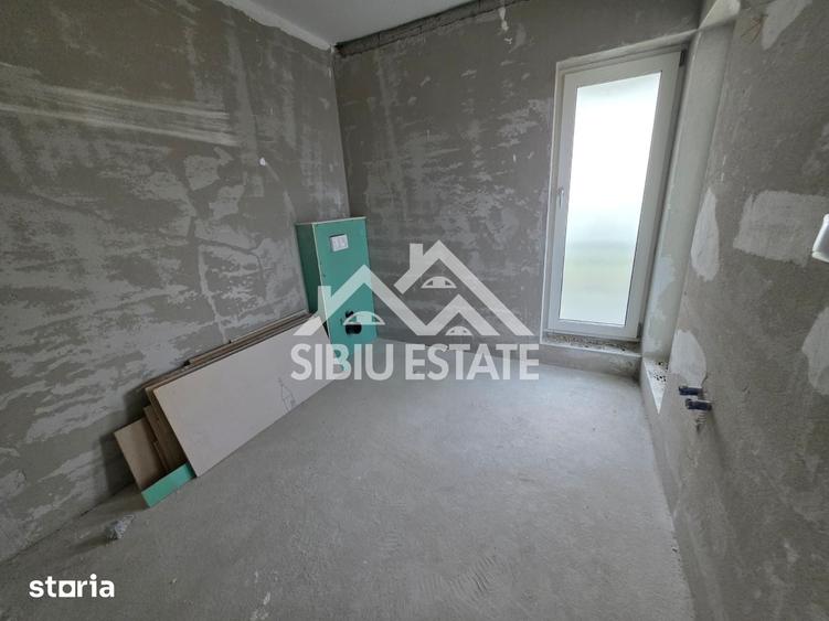 Casă cu 5 camere cu Teren 486 Mp în Cristian