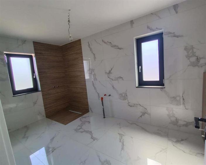 Casă individuală cu 5 camere cu Canalizare în Moara