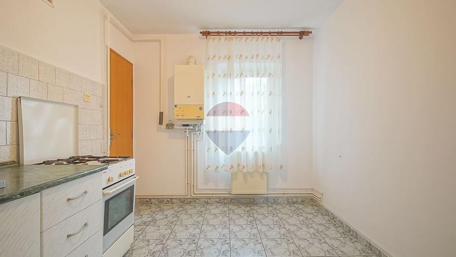 Apartament cu 3 camere decomandat în Gemenii