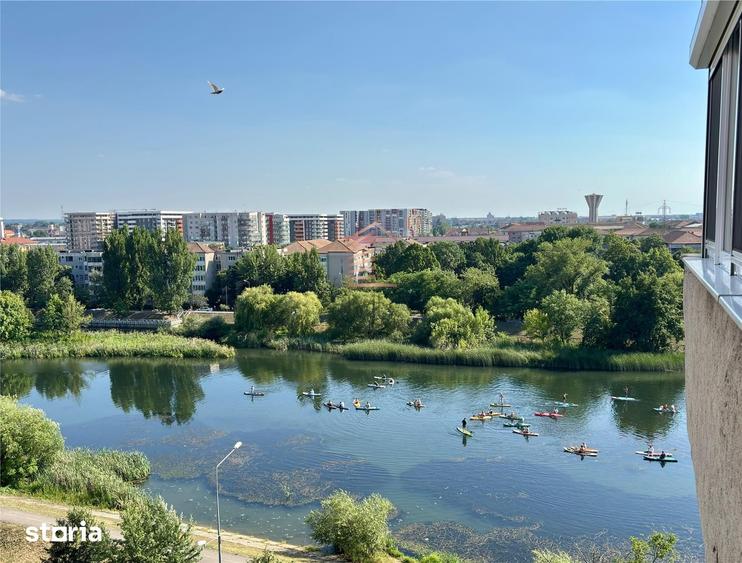 Apartament cu 3 camere semidecomandat în Decebal