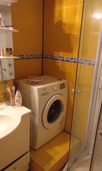 PARTICULAR ! Apartament luxos in centrul Craiovei, langa hotel Ramada, bloc construit in 1980, etaj 1, decomandat, 3 camere + terasa inchisa, 2 bai - 4