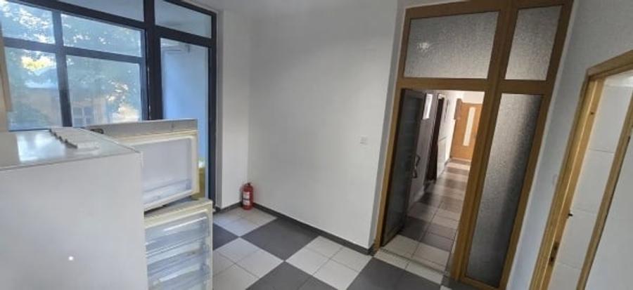 Birou, de 252 mp, în Central